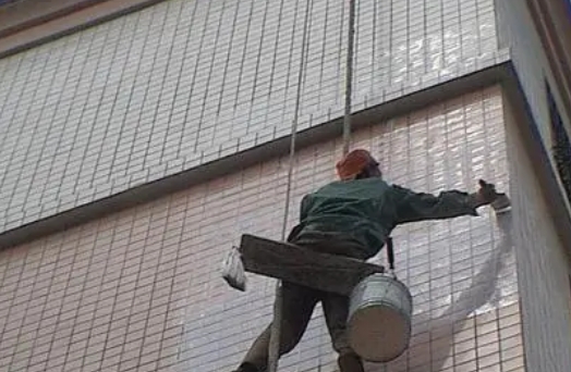 钦州市卫生间漏水维修公司分享下钦州市外墙防水的必要性。