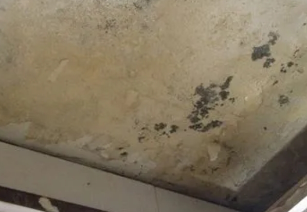 钦州市阳台漏水维修公司分享下钦州市卫生间渗水维修需要注意哪些问题。